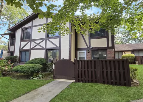 236 Sagamore Hills Dr, Port Jefferson Station, NY 11776