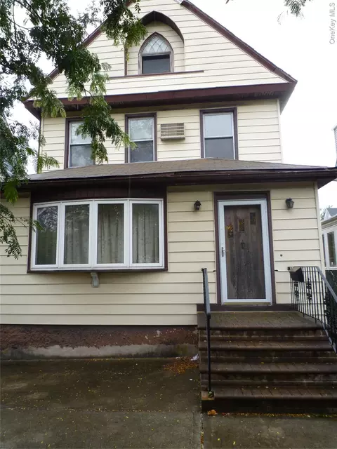 8720 96th St, New York, NY 11421