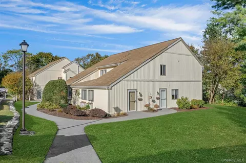 17 Cromwell Pl #B, Yorktown, NY 10547