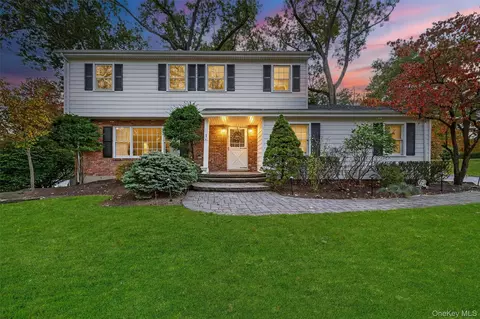 31 Concord Dr, Clarkstown, NY 10956