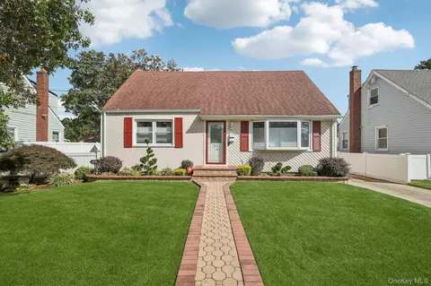 103 Gilroy Ave, Uniondale, NY 11553