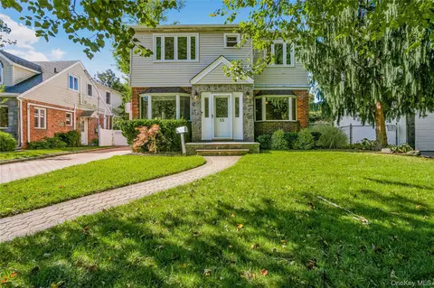 55 Maple Dr, North New Hyde Park, NY 11040
