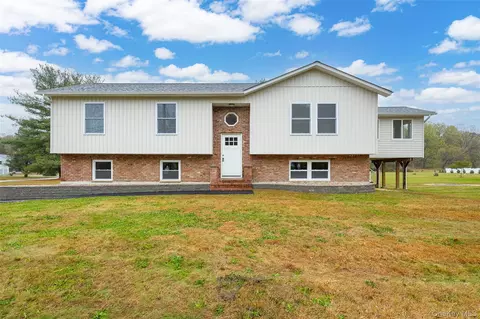 121 Brandy Ln, Wappingers Falls, NY 12590