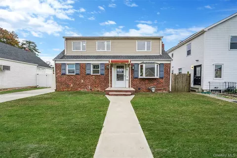10 Cedar St, Elmont, NY 11003