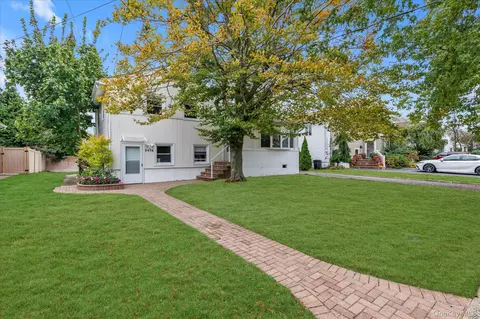 2072 Brighton Way, Merrick, NY 11566