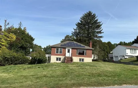 38 Elmwood Dr, Southeast, NY 10509