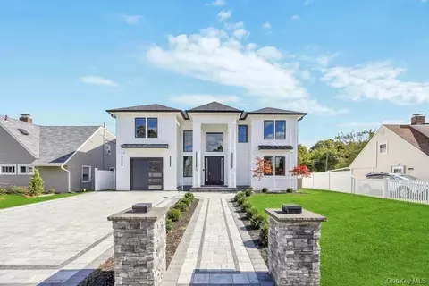 9 Short Ln, Levittown, NY 11756