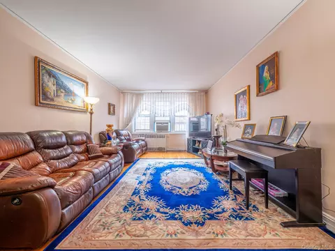 102-40 67 Drive Dr #3H, Forest Hills, NY 11375