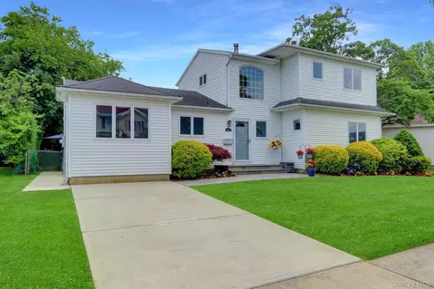 23 Lillian Ln, Plainview, NY 11803