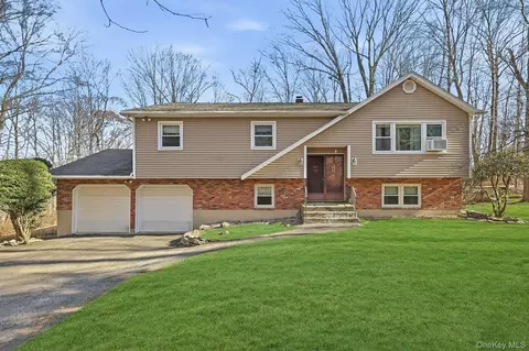42 Bayberry Hill Rd, Mahopac, NY 10541