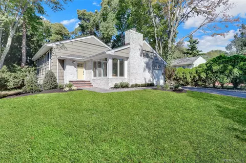 19 Millford Dr, Locust Valley, NY 11560