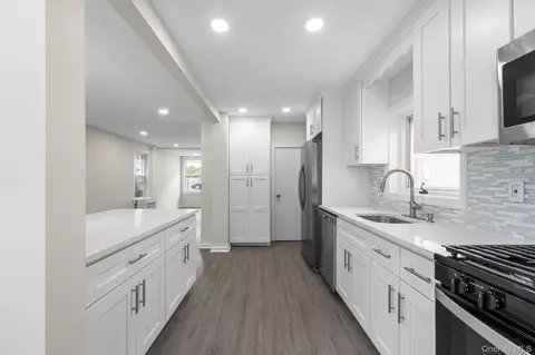 36 N Perkins Ave, Greenburgh, NY 10523