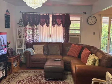10370 103rd St, New York, NY 11417