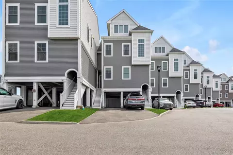 322 Marina Pt, Oceanside, NY 11572