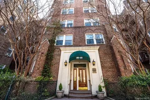 86-10 34 Ave #114, New York, NY 11372