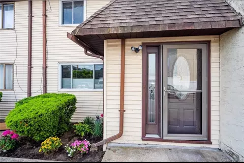 88 E Valley Stream Blvd #7, Valley Stream, NY 11580