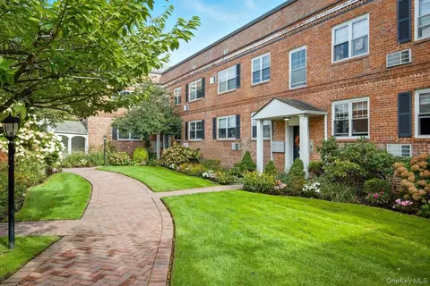 51 Lincoln Ave #D21, Rockville Centre, NY 11570