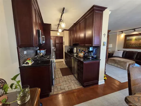 18-05 215th St #15G, New York, NY 11360