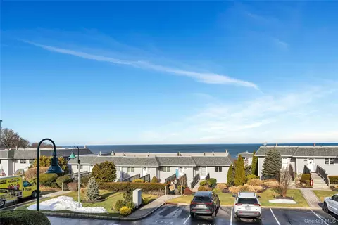 3105 Bluffs Dr S, Baiting Hollow, NY 11933