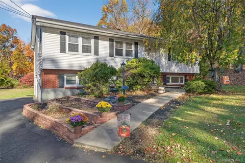 76 Pine Hill Rd, Woodbury, NY 10930