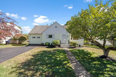 43 Woodland Ave, Poughkeepsie, NY 12603