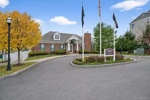 1404 Hawthorn Way, New Windsor, NY 12553