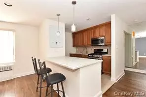 30 Stoner Ave #2R, North Hempstead, NY 11021