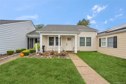 53 Freedom Ln, Coram, NY 11727
