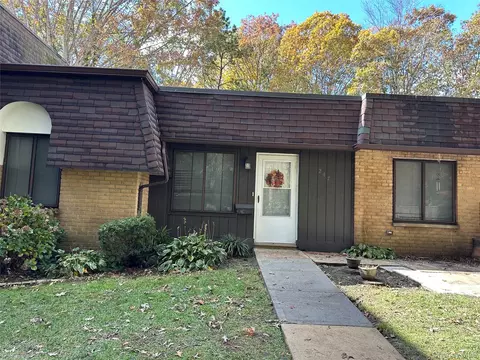 247 Birchwood Rd, Medford, NY 11763