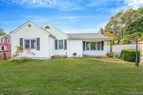 1493 Flanders Rd, Riverhead, NY 11901
