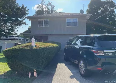 128 N 17th St, Wheatley Heights, NY 11798