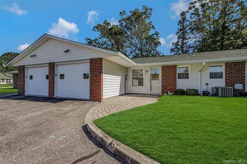 4 C Guilford Ct #4 C, Ridge, NY 11961