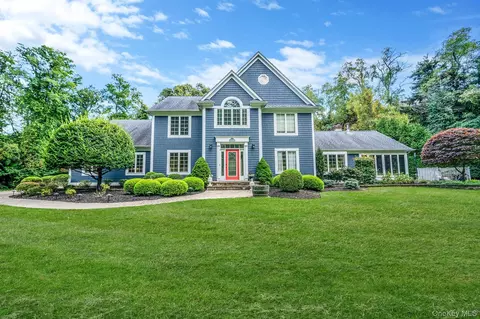 27 Tower Hill Rd, Shoreham, NY 11786