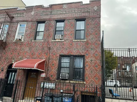 4036 100th St, New York, NY 11368