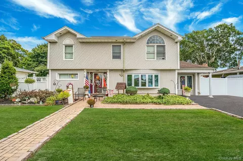 197 E 2nd St, Deer Park, NY 11729