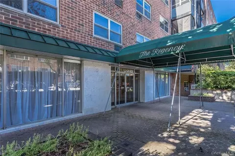 100 Lincoln Ave #14D, North Hempstead, NY 11501