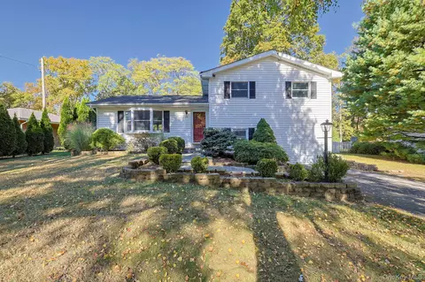 25 Mac Farlane Rd, Wappinger, NY 12590