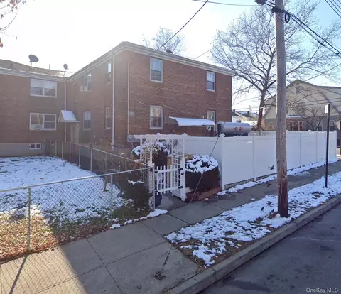 160-06 75th Rd Fesh Mdw #3, New York, NY 11366
