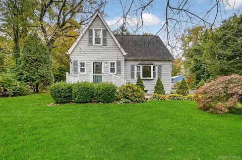 11 Oak Rd, Clarkstown, NY 10956