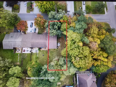 65 Castile Dr, Fredonia, NY 14063
