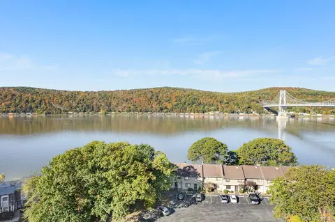 37 Hudson Heights Dr, Poughkeepsie, NY 12601