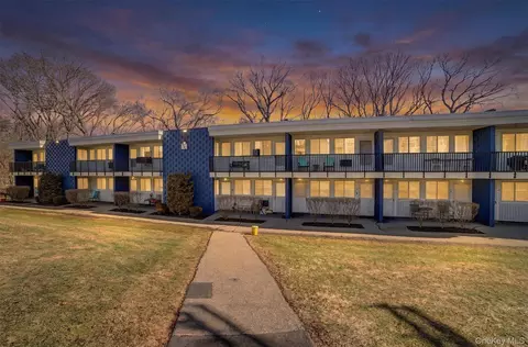 8 Wyndover Woods Ln #18, Greenburgh, NY 10603