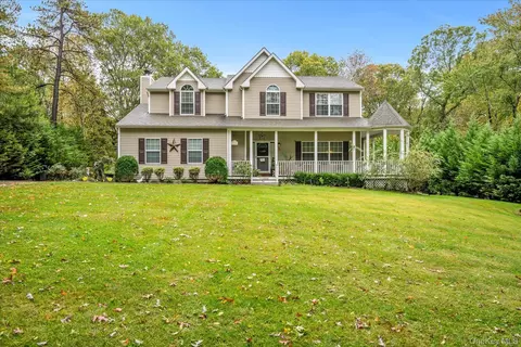 10 Cedar Grove Ter, Middle Island, NY 11953