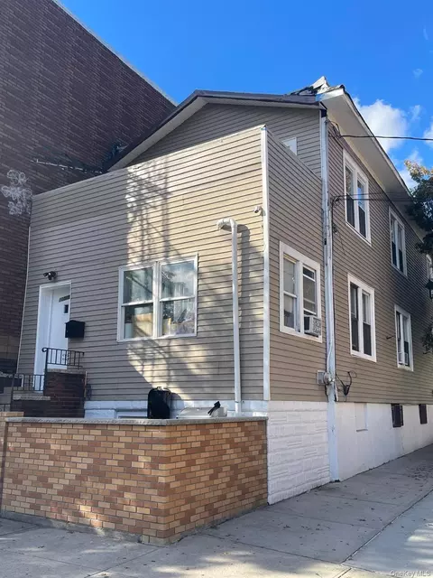 10519 34th Ave, New York, NY 11368