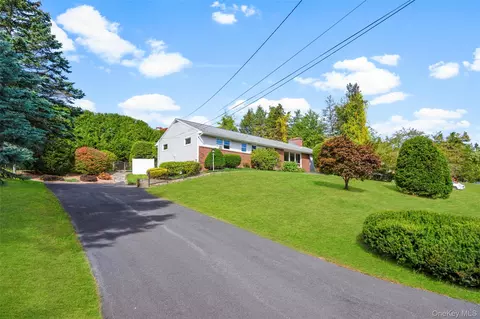 46 Skyview Dr, Poughkeepsie, NY 12603
