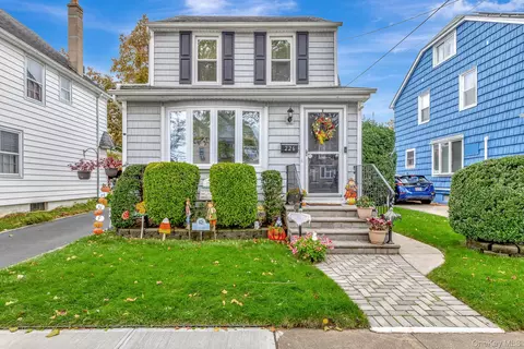 226 Park Ave, North Hempstead, NY 11596