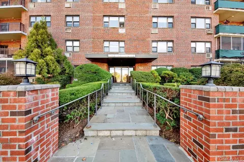 266 Pelham Rd #5H, New Rochelle, NY 10805