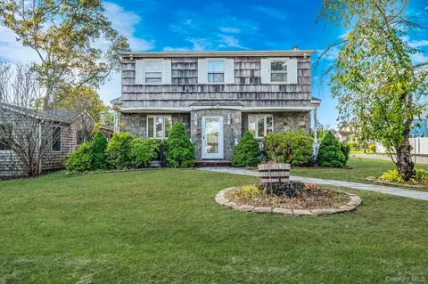 60 Lake Shore Dr, Patchogue, NY 11772