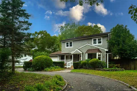 561 Birch Hollow Dr, Shirley, NY 11967