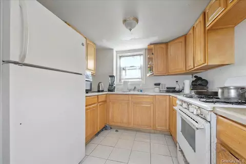 Kitchen - 370 E Broadway, Long Beach, NY 11561 photo 3 of 3